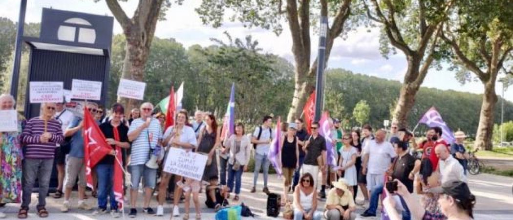 Angers : des militants de la NUPES demandent la gratuité des transports